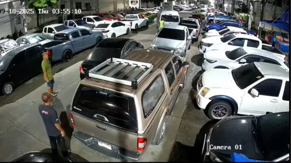 사뭇프라칸 트럭 사고로 10대 차량 연쇄 충돌 발생