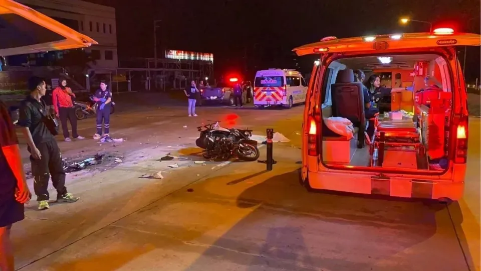 파타야 고속도로에서 오토바이 운전자, 택시와 충돌 사고로 사망