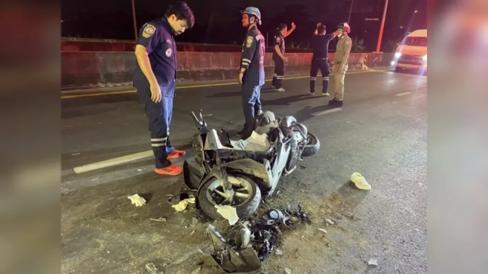 방콕 다리에서 오토바이 사고로 10대 풋살 선수 사망