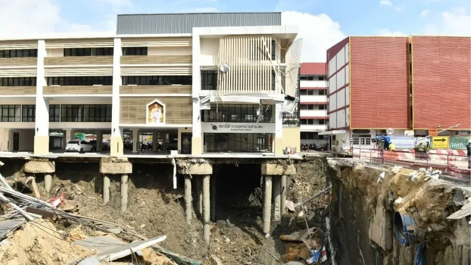 방콕 병원 인근 대형 싱크홀 발생, 안전 확인 후 재개원