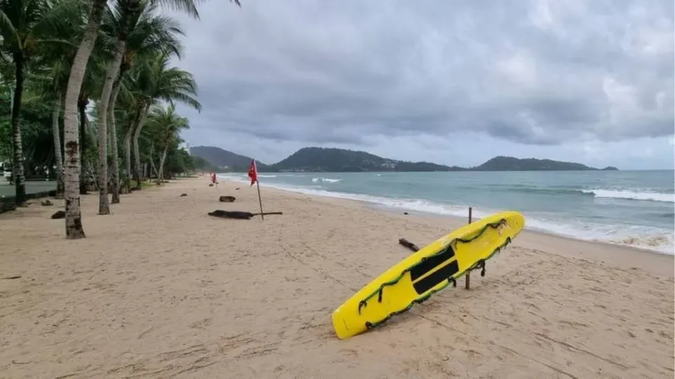 프랑스 관광객, 파통 해변에서 심야 수영 중 익사