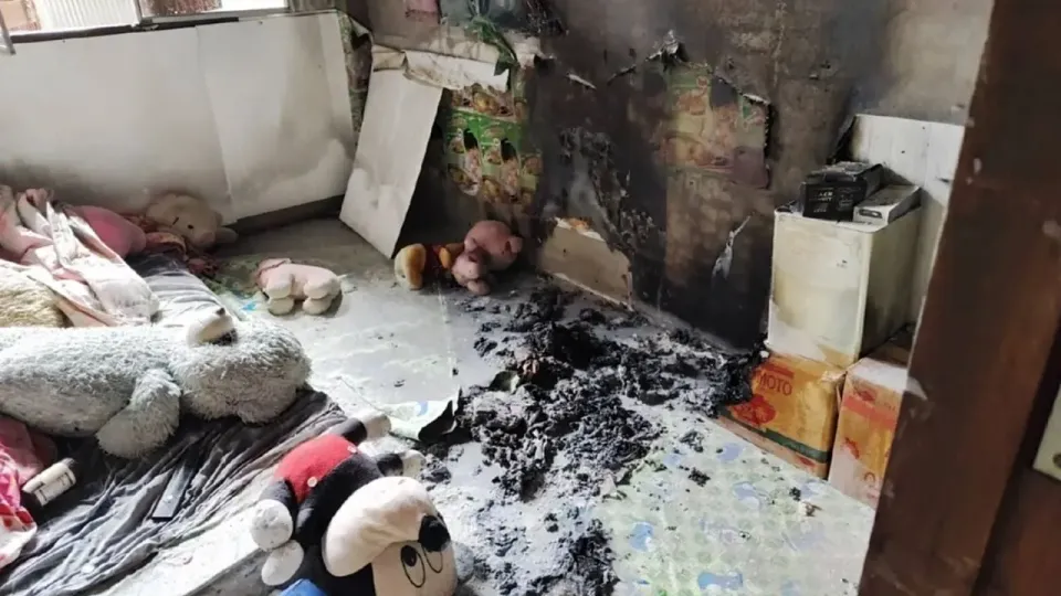 프라에 주택 화재 후 10만 바트 실종 사건