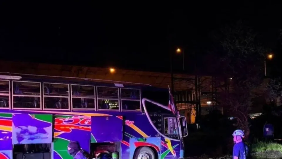 차청사오에서 버스 기사가 주차된 차량 옆에서 숨진 채 발견