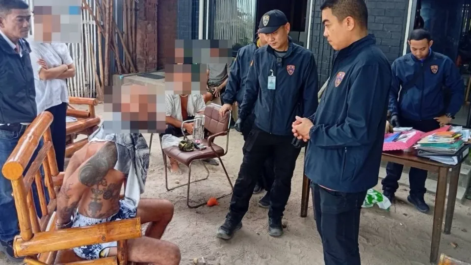 코사무이에서 마약과 불법 의료 행위로 체포된 레바논인 2명