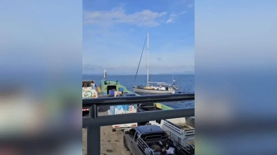 푸껫 앞바다에서 화물선과 외국 요트 충돌, 인명피해 없어