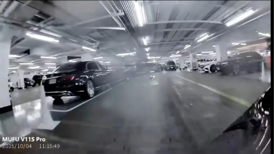 방콕 쇼핑객, 넘어져 뼈 부러졌는데 직원들은 외면