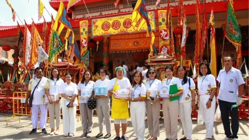 푸켓 채식 축제, 화려한 거리 행렬로 관광객 열광