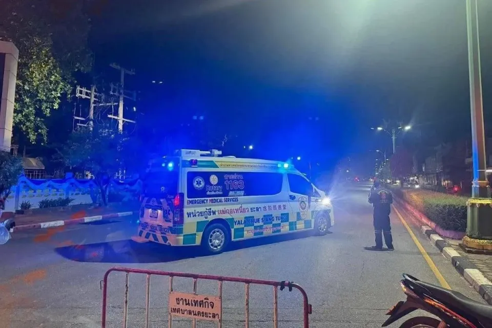 얄라 청소년센터 삼중 폭탄 테러, 불교 축제 직전 발생