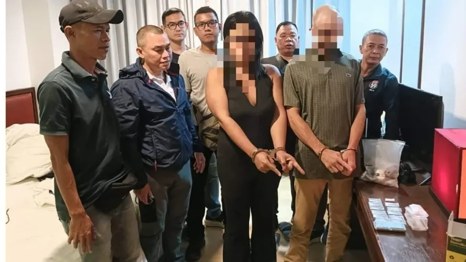 푸켓에서 프랑스인과 태국 트랜스젠더, 마약 밀매 혐의로 체포