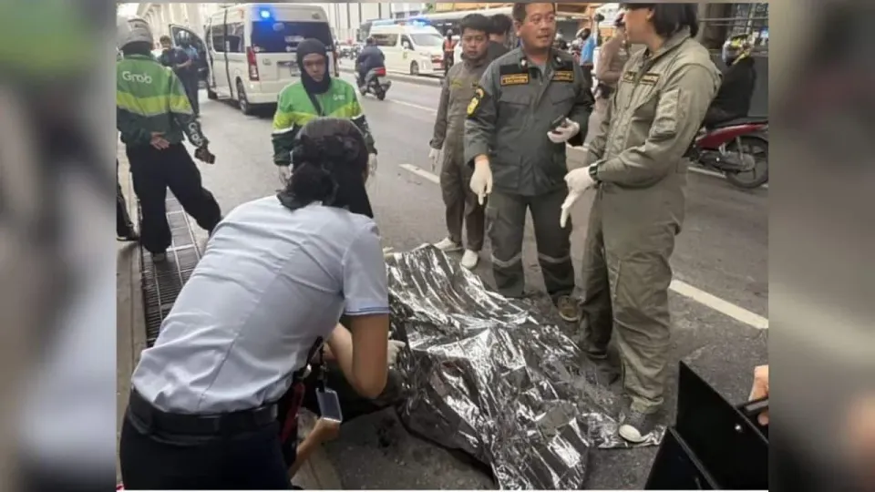 방콕 도심 한복판 분신 사건, 출근길 시민들 경악