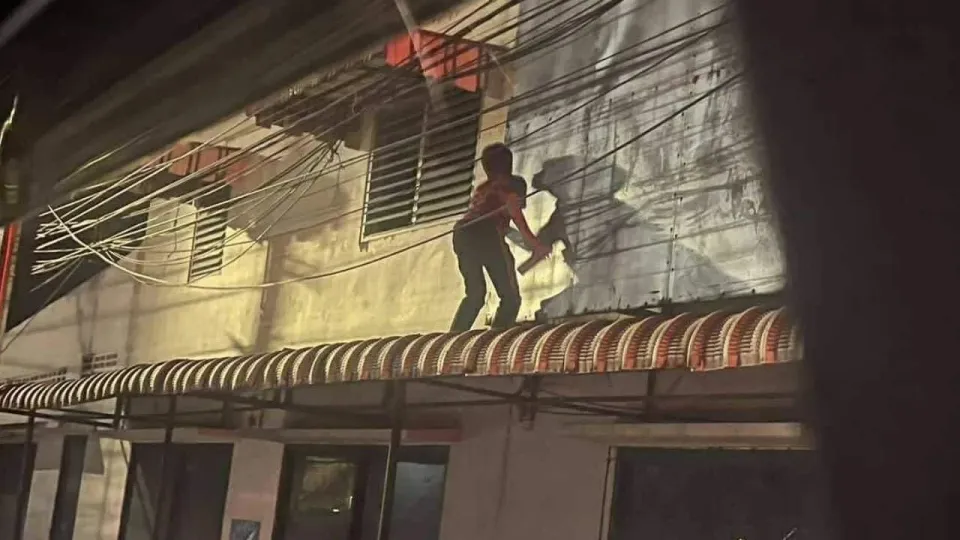 푸켓 건물 낙서 외국인 10대들, 온라인 비난 직면