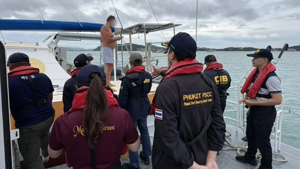푸켓 공공 계류장 점거한 러시아인, 칼 위협에도 경고만