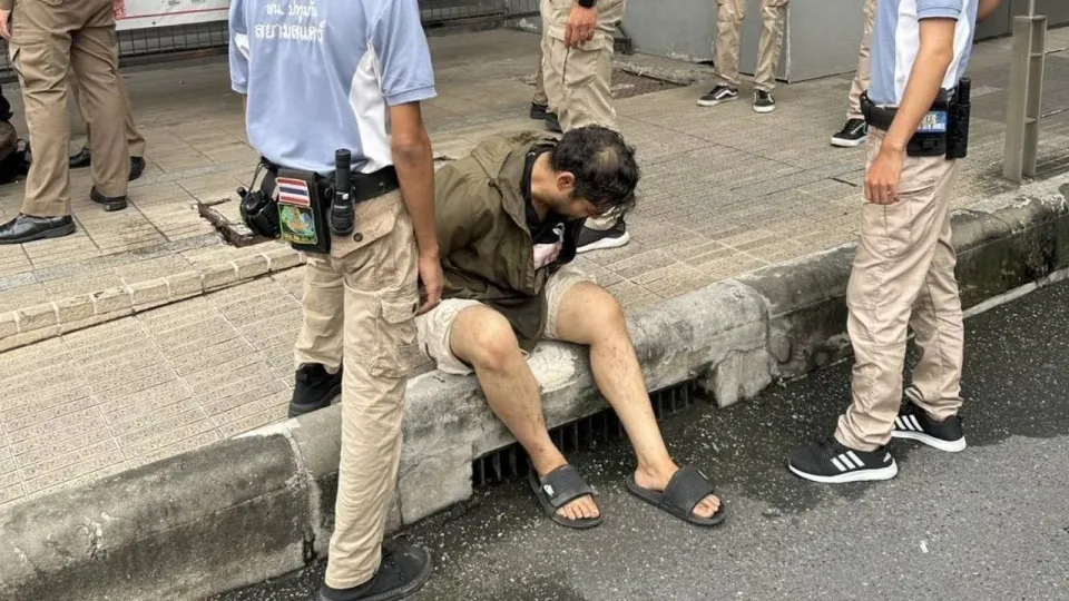 방콕 시암 스퀘어에서 가짜 총으로 소동 일으킨 인도 남성 체포