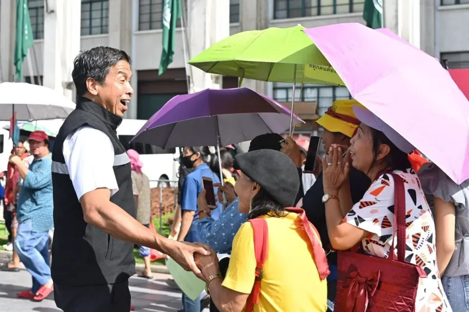 방콕 주지사, 주택 위기 해결 제안 수용