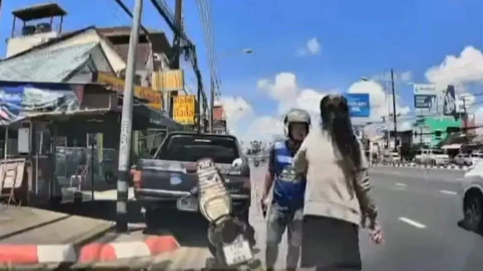 푸껫 오토바이 운전자, 가짜 총으로 택시 기사 위협해 체포