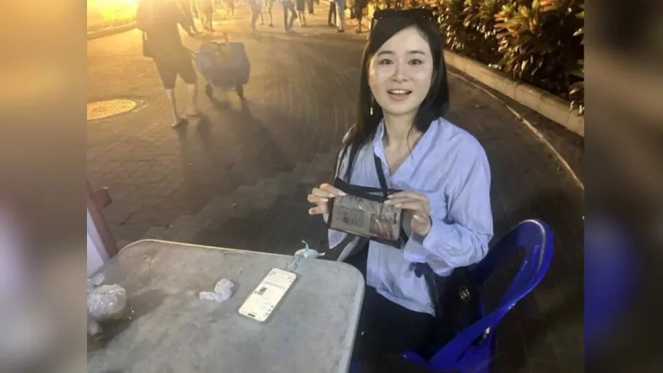 파타야 순찰대, 중국 관광객의 분실 지갑 반환하며 칭찬 받아