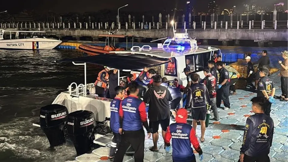 파타야 앞바다 보트 침몰 사고, 태국 관광객 14명 7시간 만에 구조