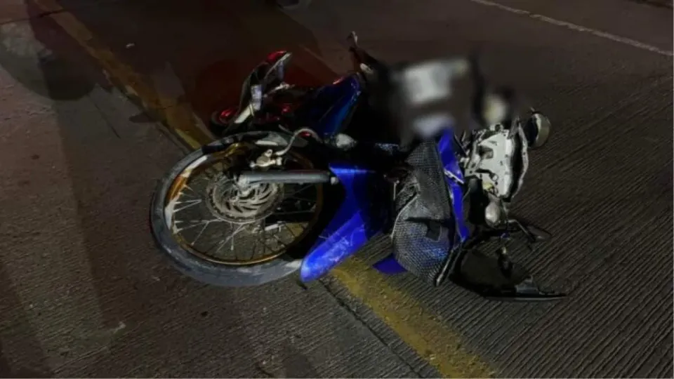 파타야 오토바이 정면충돌 사고로 남성 중태, 생명 위협