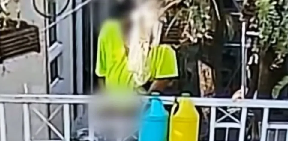 태국 퇴직 경찰관, 이웃 괴롭히고 성기 노출해 논란