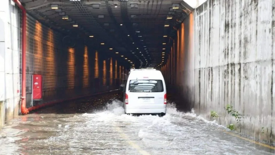 방콕 지하차도 침수로 폐쇄, 케이블 절도와 폭우 겹쳐