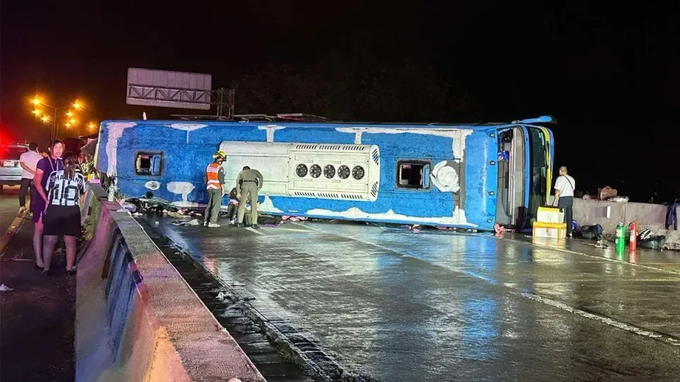 태국 람팡에서 관광버스 전복 사고로 39명 이상 부상