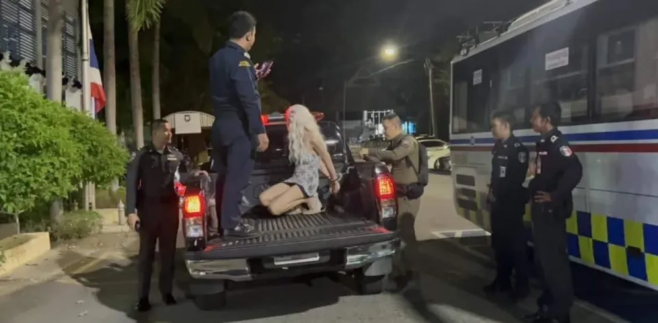 파타야 워킹스트리트서 이스라엘 관광객 소매치기한 태국 트랜스젠더 2명 체포