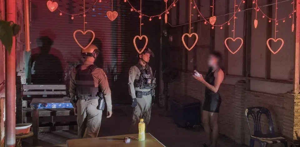 태국 트랜스젠더 여성, 부당 임금 지급 노래방 업주 고발