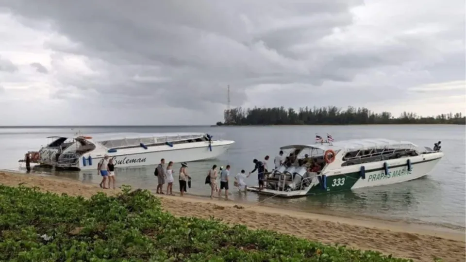 푸껫 보트 택시 시범 운행 연기, 교통 혼잡 해결책으로 주목