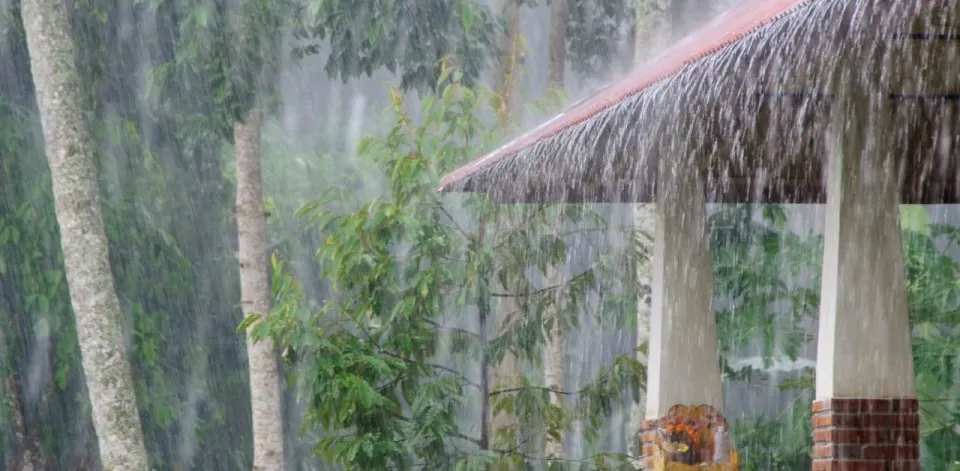 푸껫, 폭우로 인한 홍수·산사태·강풍 경보 발령