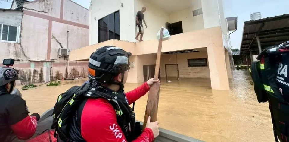 하트야이 홍수 구조 작업 중 총격과 위협에 직면한 구조대