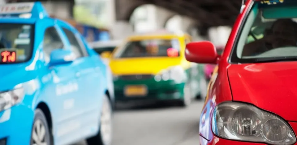 푸켓 택시 기사들, 불법 앱 기반 운전자에 항의 파업 예고