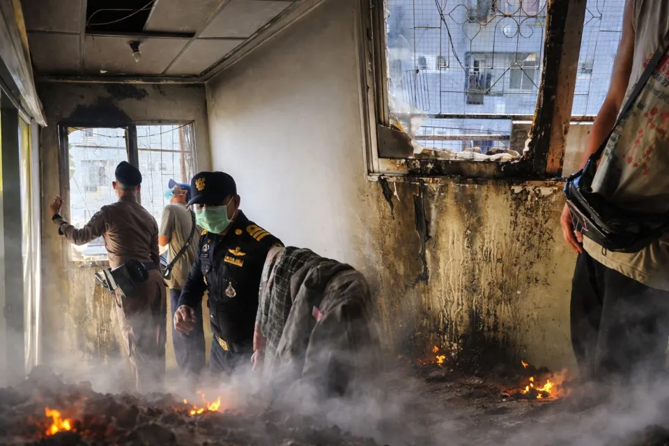 방콕 콘도 화재, 21세 여성 연기 흡입으로 병원 이송