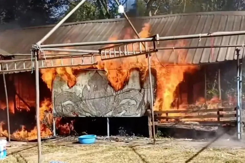 콘깬 몰람 밴드 숙소에서 보조배터리 화재 발생